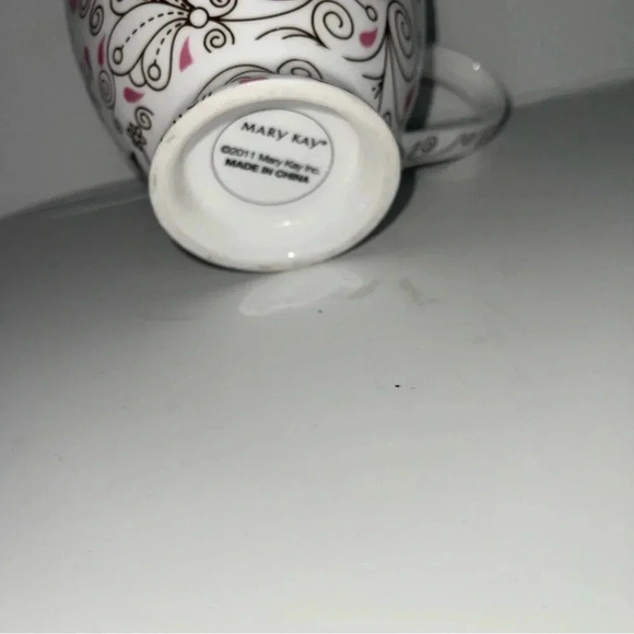 Mary Kay Coffee Mug 2011 Pink Brown Floral Footed Bottom Large Size - Picture 3 of 3